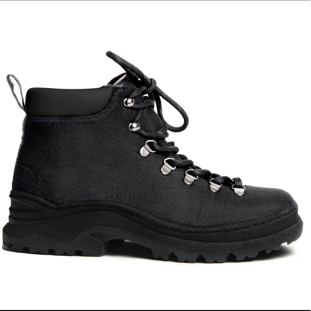 Alice + Whittles Weekend Boot, size 7